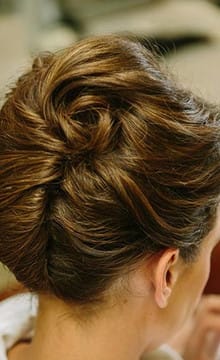 Разнообразие вариантов свадебных причесок на волосы до плеч
