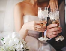 Свадебные бокалы: украшение своими руками, фото