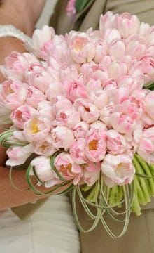 Букет невесты из тюльпанов: идея для весенней свадьбы