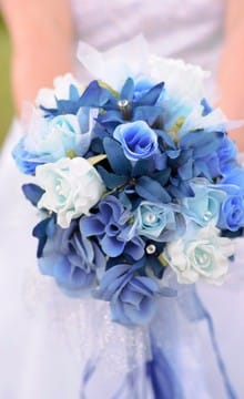 Как правильно составить свадебный букет с голубыми цветами