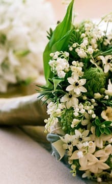 Букет невесты из ландышей - идеальный вариант для весенней свадьбы