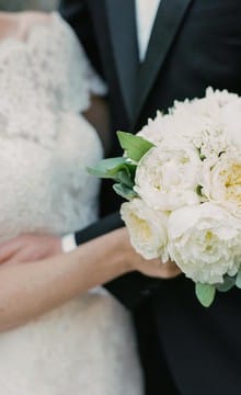 Белый свадебный букет: классика всегда в моде