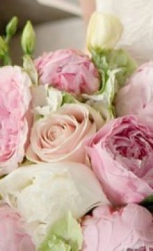 Букет невесты из пионовидных роз: очарование и изящество