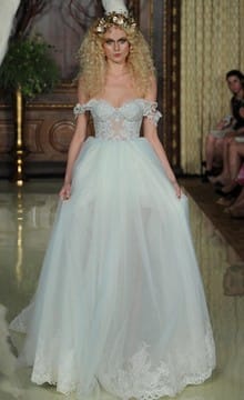 Свадебное платье небесно- голубого цвета