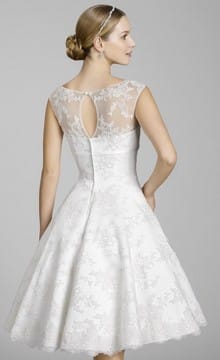 Короткое свадебное платье из кружева - проявление смелости и уверенности