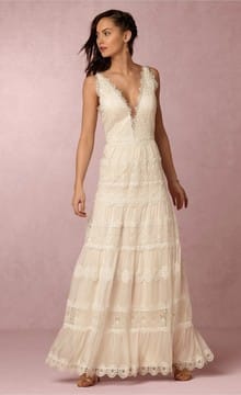 Женственное и изящное свадебное платье а-силуэта