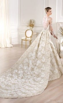 Свадебное платье с кружевом на спине