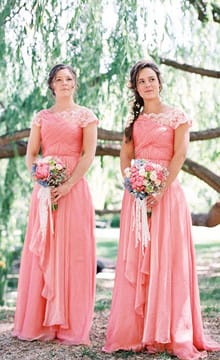 Вечерний наряд персикового цвета для подружки невесты