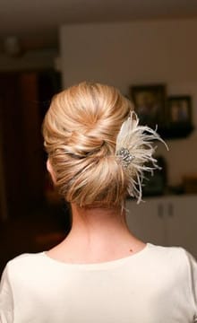 Примеры простых свадебных причесок на длинные и средние волосы