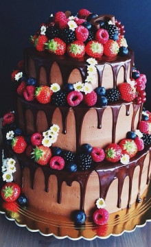 Идеи свадебного торта с ягодами и фруктами