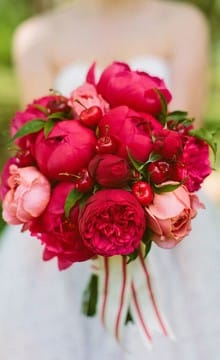 Красный букет невесты: какие цветы выбрать, с чем сочетать
