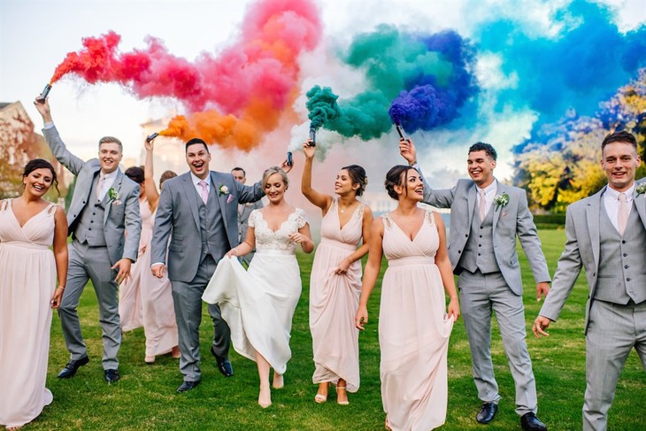 Цветной дым для свадебной фотосессии