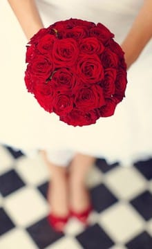 Выбор свадебного букета из роз для невесты