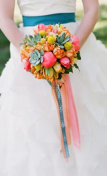 Яркий свадебный букет для смелых невест